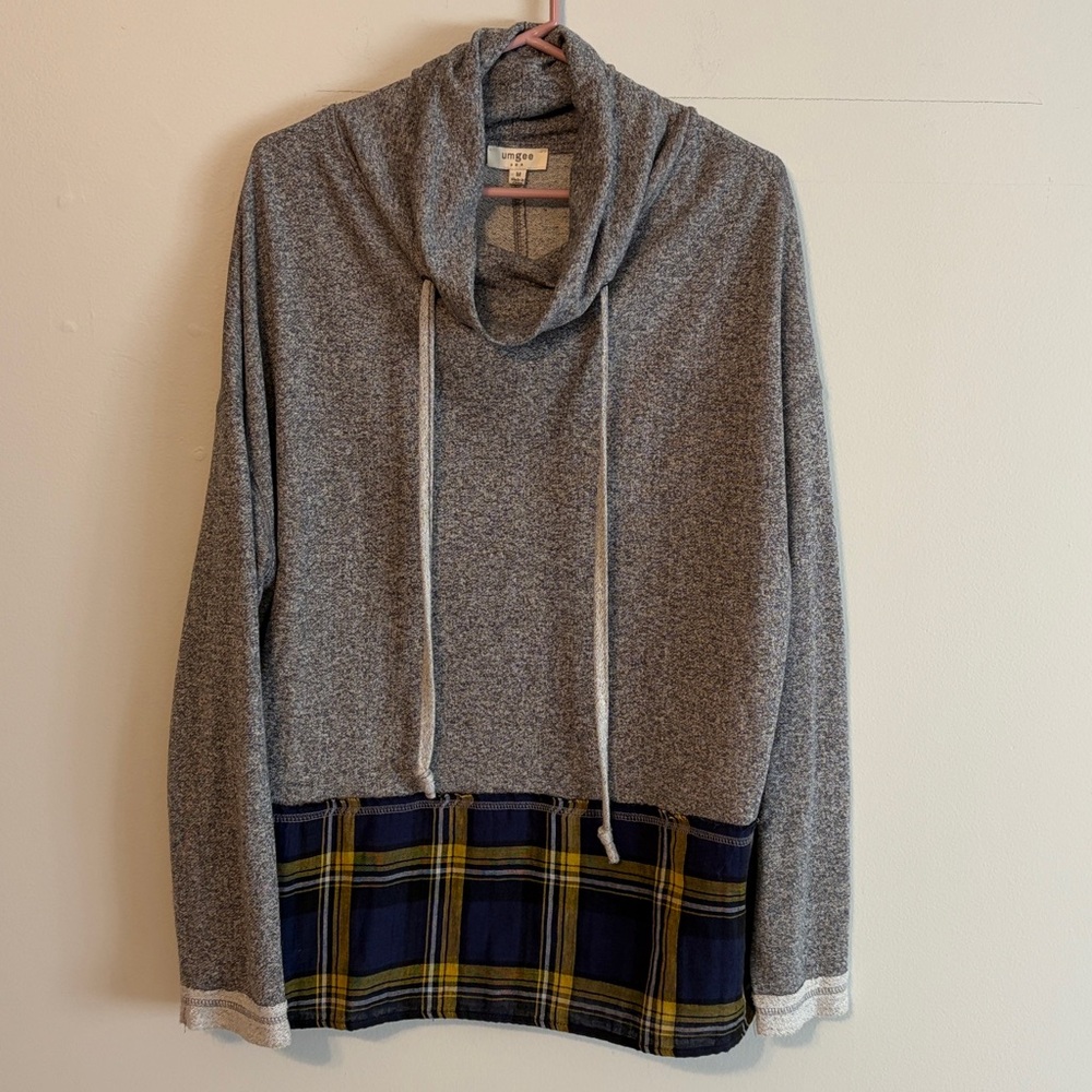 Umgee Gray Plaid Hem cowl neck sweatshirt type too. Med. 💯 cotton.